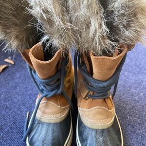 Sorel Women’s Brown and Black Boots with Faux Fur